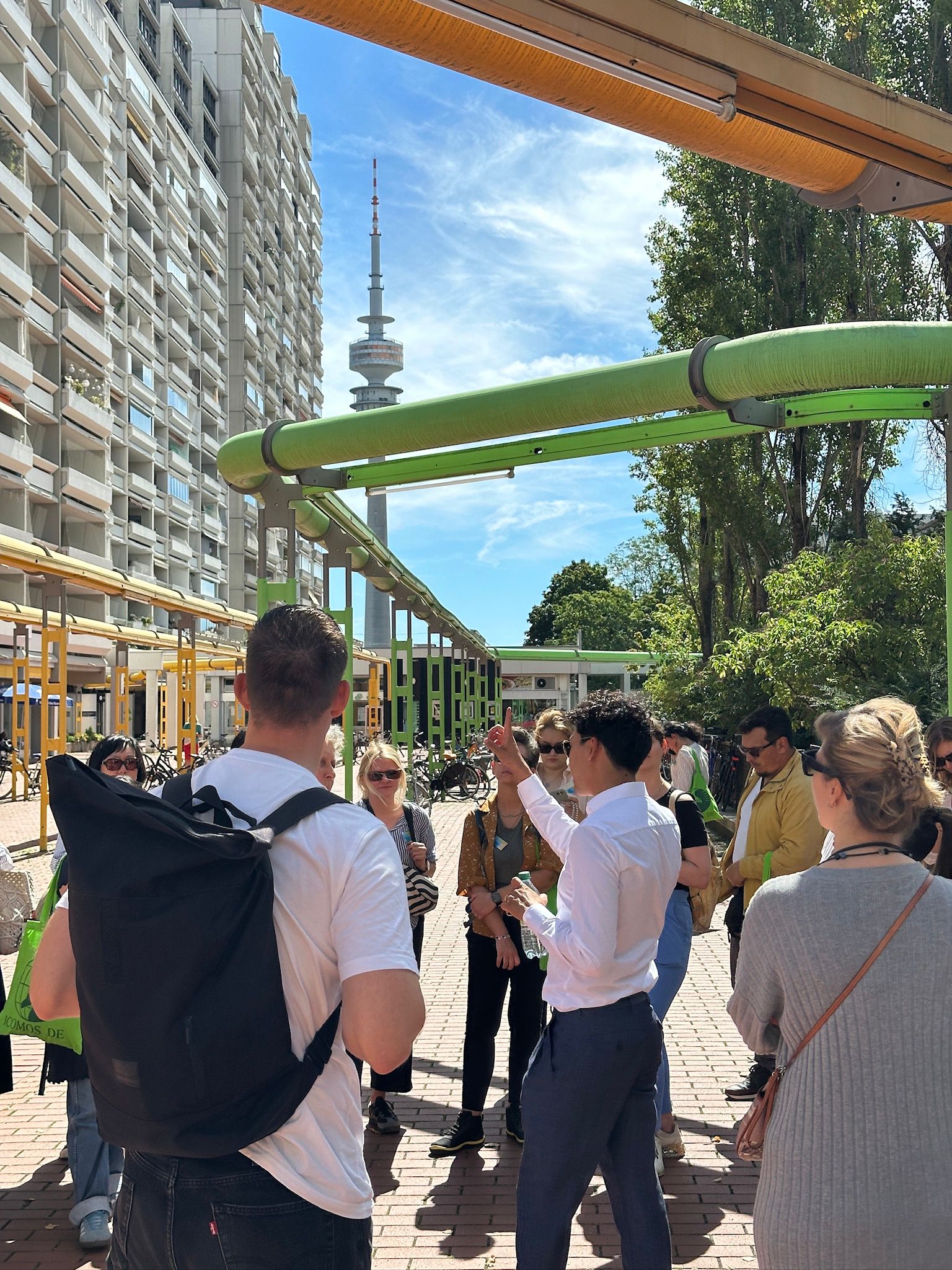 Während der Führung im Olympischen Dorf © Diana Polanski